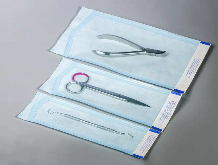 Kuinka itsesulkeutuvat sterilointipussit varmistavat lääkinnällisten laitteiden steriilin suojan?